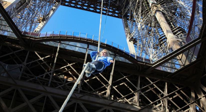 Hihetetlen kötélmászási kísérlet az Eiffel-tornyon