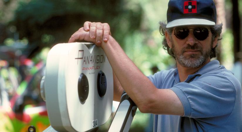 Retteg Steven Spielberg, mert egy nő meg akarja ölni