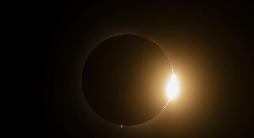 Elképesztő látvány: így nézett ki a teljes napfogyatkozás az űrből – videó