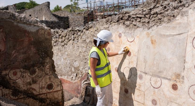 Trójai Helénát és Parisz királyfit ábrázoló lenyűgöző freskóra bukkantak Pompeiiben