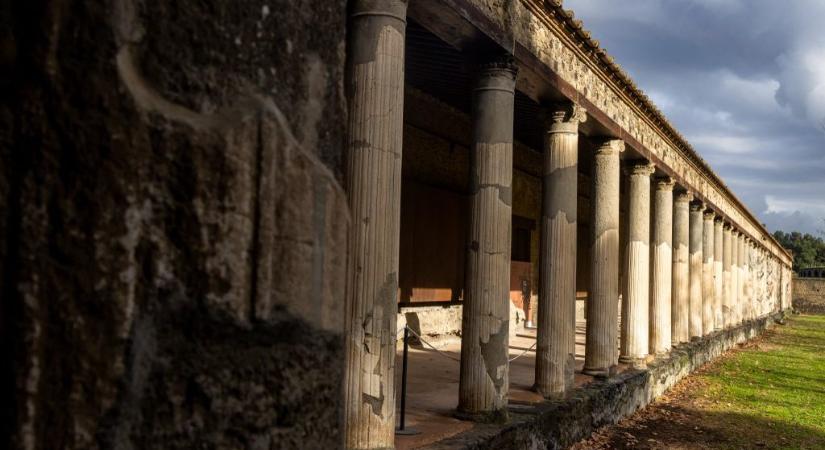 Lenyűgöző műalkotások kerültek elő a pompeji „fekete teremből”