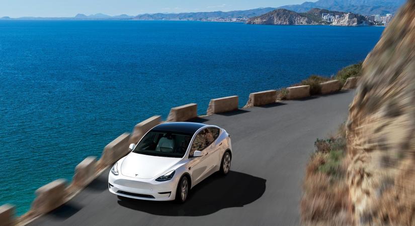 Új modellváltozat növelte a Tesla Model Y hatótávját