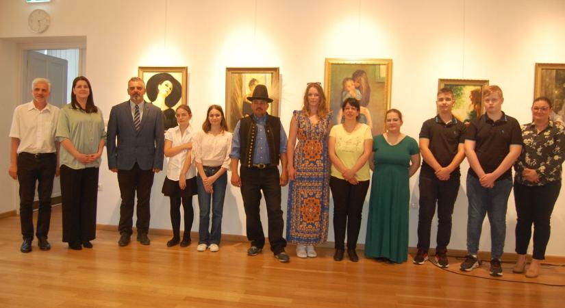 Amatőr tollforgatókat jutalmazott az irodalmi alapítvány Félegyházán – galériával