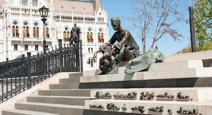 Amikor a magyar költők „megmentik újra és újra a hazát”