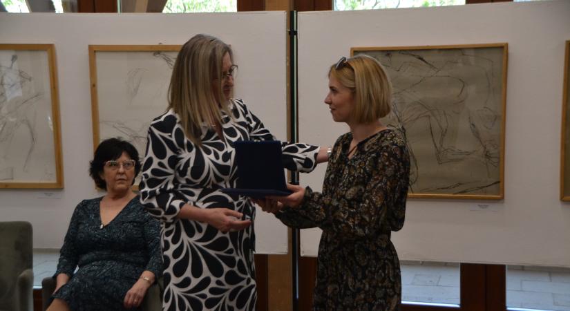Pécsi költőnő kapta az idei Makói Medáliák-díjat