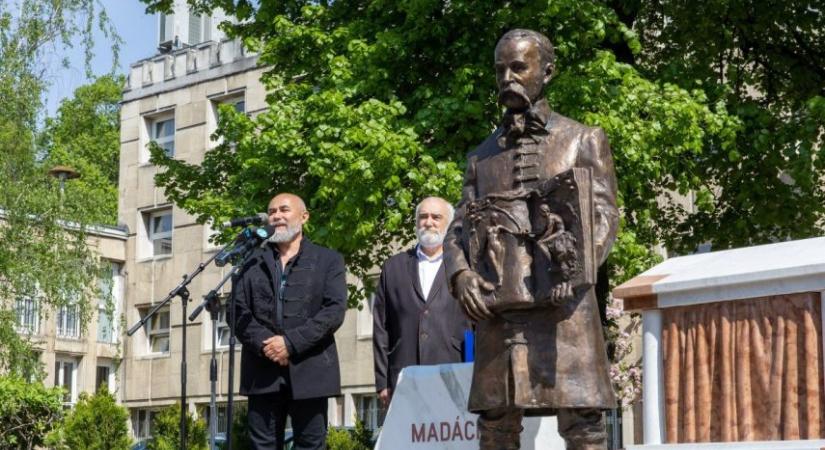 Madách Imre-szobrot avattak Salgótarjánban