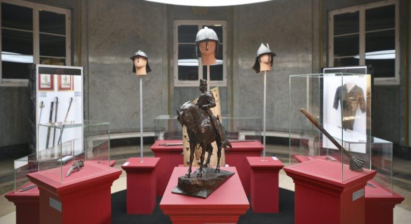 A huszárok életét mutatja be a debreceni Déri Múzeum új időszaki kiállítása