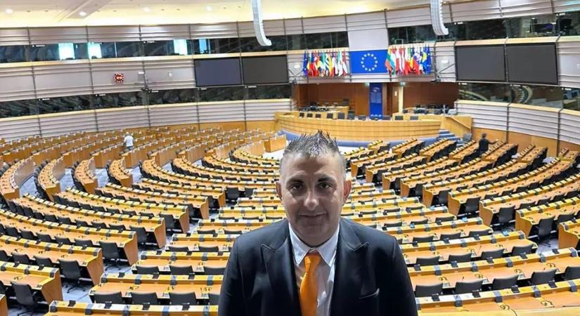 Győzike az Európai Parlamentből nyalizott Orbánnak