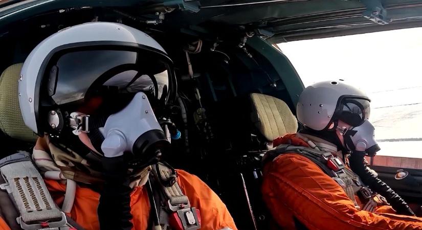 Éles bevetésen egy orosz Szu–34-es vadászrepülő  videó
