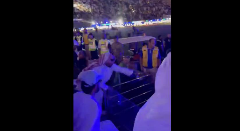 Egy dühös szurkoló megkorbácsolta Benzema és Kanté csapattársát a szaúdi Szuperkupa-döntő után