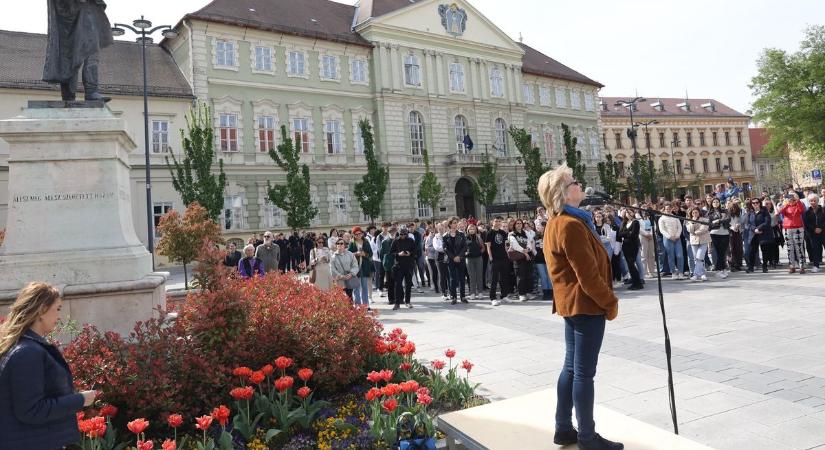 Ilyen volt a költészet napja Vasban és azon túl: a vasiak utaztak is a szavalás kedvéért