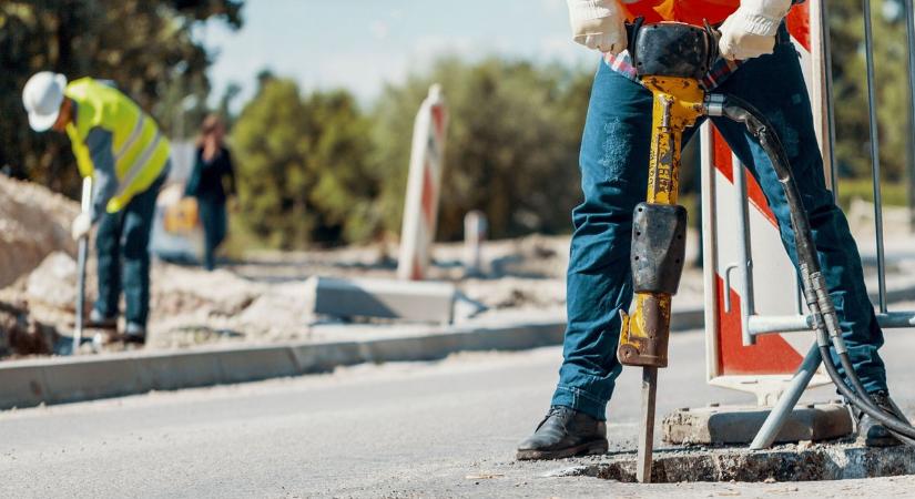 Itt lassíthatja a forgalmat közúti munkavégzés a Jászkunságban