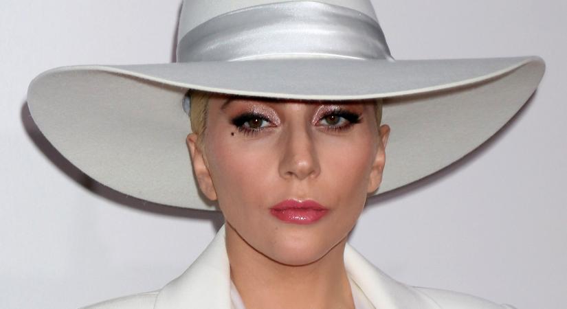 Lady Gaga illegálisan reklámozott egy fájdalomcsillapítót