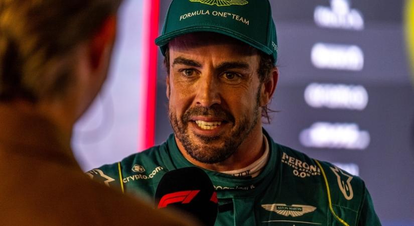 Alonso aláírt az Aston Martinhoz, évekig marad még a csapatnál