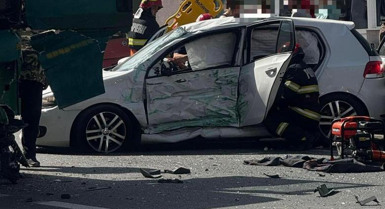 Teherautó és két személygépkocsi ütközött Szászrégenben