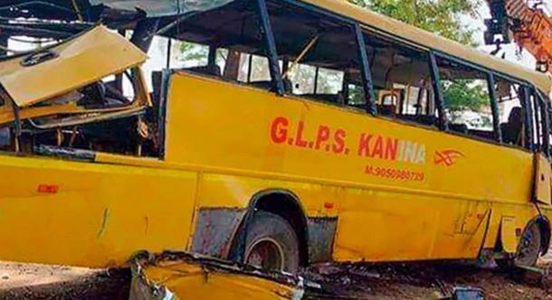 Felborult egy iskolabusz Indiában, hatan meghaltak
