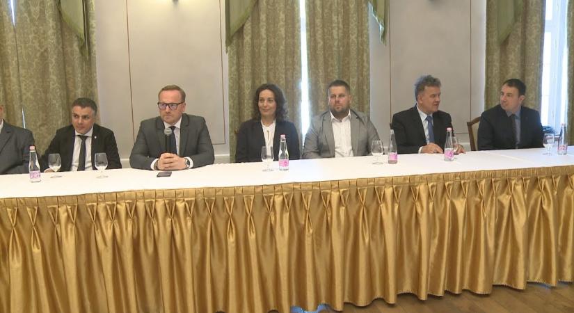 Bemutatta képviselő-jelöltjeit a Fidesz-KDNP