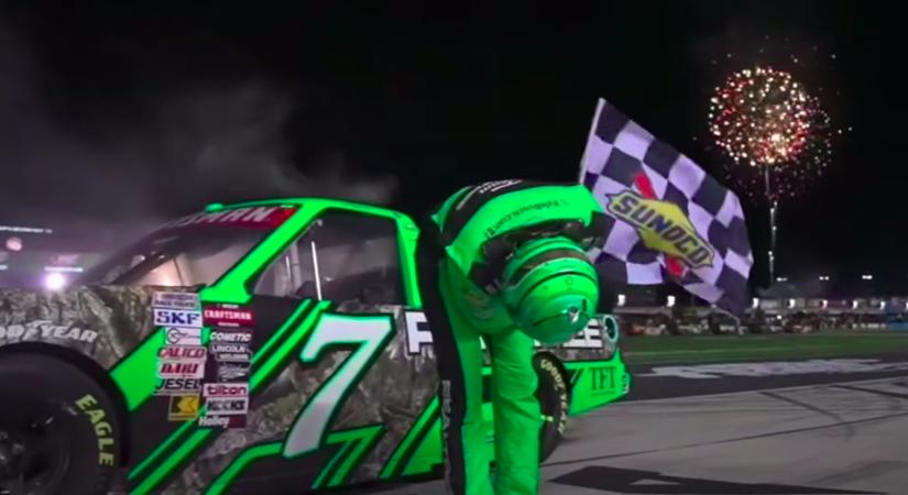 Kyle Busch megszerezte a 231. NASCAR-győzelmét [VIDEÓ]