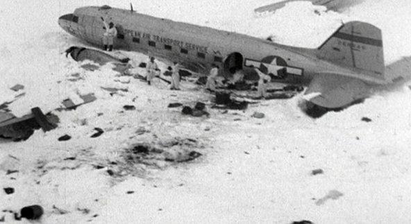 A radioaktív jégből ítélve hamarosan előkerülhet a jég alól a 74 éve lezuhant repülőgép