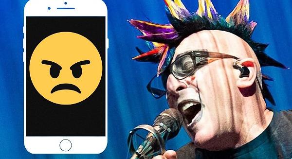 Ismét a koncert közben mobiltelefont használókat kritizálta a Tool frontembere