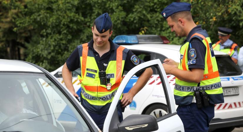 Közel hatszáz autóst ellenőriztek a Balatonnál – 46 sofőr vétett