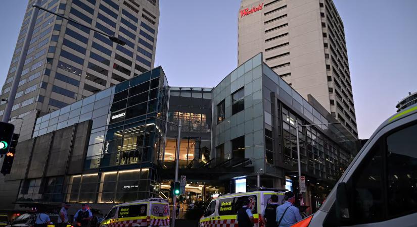 Hét embert halálra késelt egy férfi egy ausztrál bevásárlóközpontban