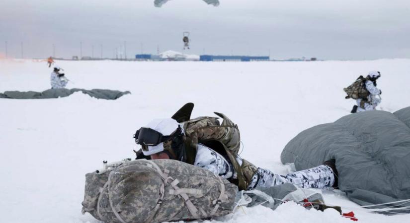 Oroszok hajtottak végre elsőként sztratoszféra-ugrást az Északi-sarkra