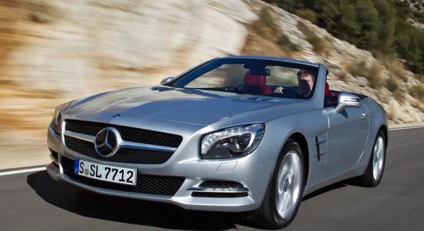 Több mint 100 Mercedes típust állítanak ki