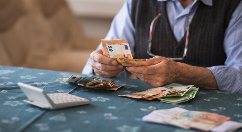 Rossz hírt kaptak a magyar nyugdíjasok