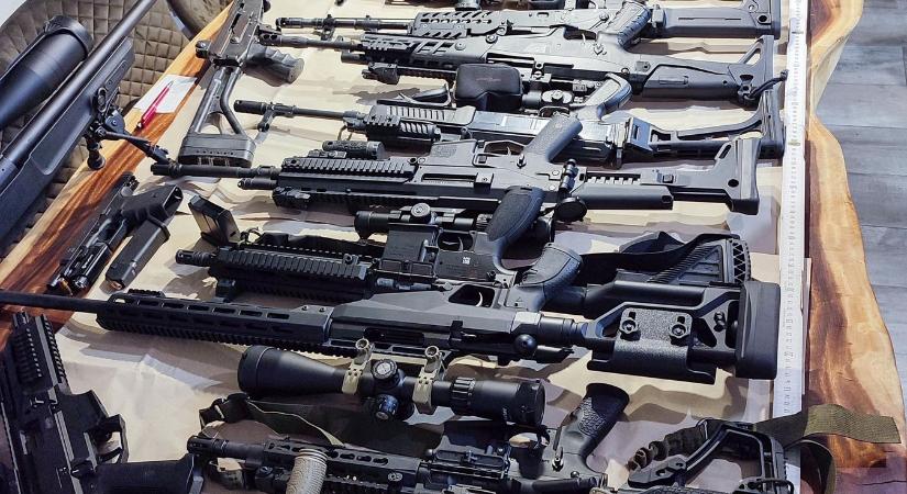 Az ukrán lakosság kezében akár 5 millió fegyver is lehet, a zsákmányolt fegyvereket nem is számítva – Klimenko