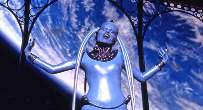 Lenyűgöző testű csodanő Az ötödik elem kék dívája, így néz ki a valóságban