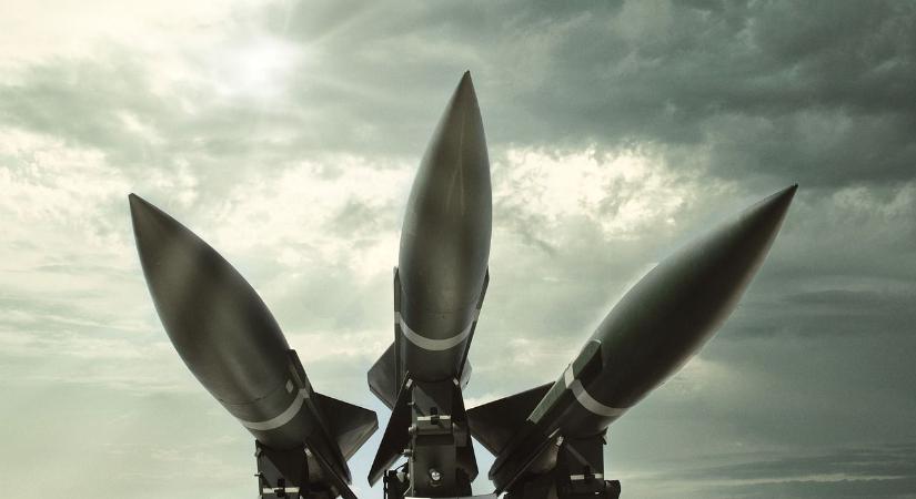 Irán több mint 100 rakétát zúdította Izraelre; hazánkban összeül a Védelmi Tanács