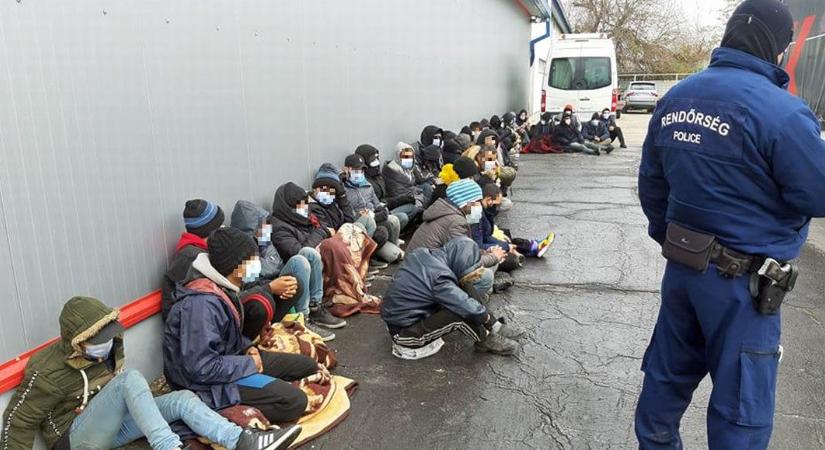 Ismét embercsempészt fogtak Szegeden, 46 migráns lapult a teherautójában