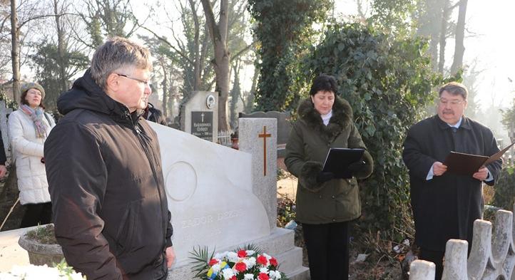 Felavatták Zádor Dezső felújított síremlékét Ungváron