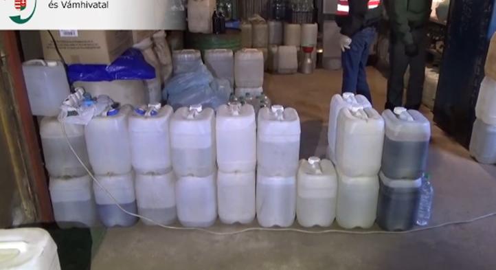 Huszonötezer liter hamisított pálinkát foglalt le Szabolcsban a NAV