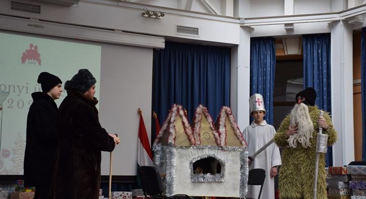 A KMNE évzáró és karácsonyváró ünnepsége Beregszászon - Közösségben, szeretetben