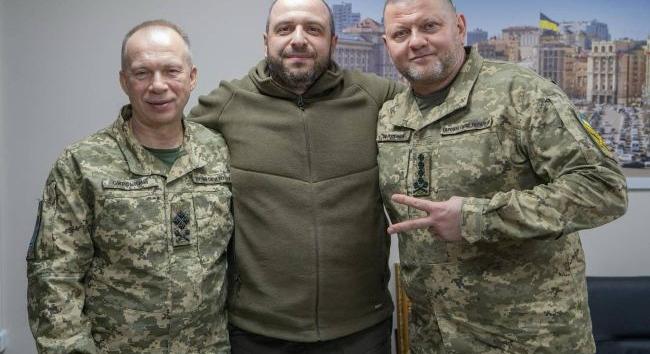 Az ukrán védelmi miniszter és a fegyveres erők főparancsnoka látogatást tett a fronton