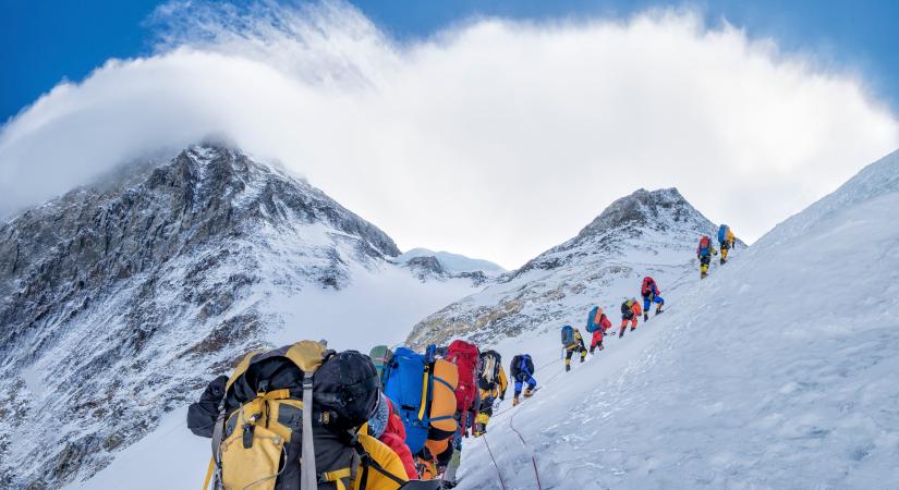 Nepál megelégelte, ami a Mount Everesten folyik, így tesznek rendet