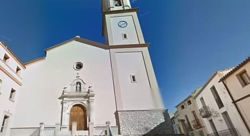 Fejbe vágott a templom harangja egy turistát Spanyolországban, azonnal meghalt