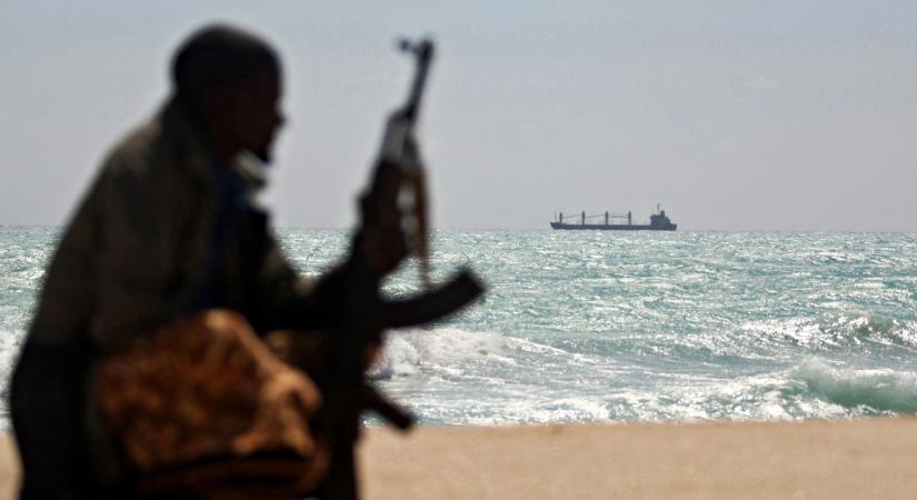 A váltságdíj ellenében szabadon engedtek egy bangladesi teherhajót a szomáliai kalózok
