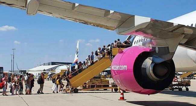 A Wizz Air járatainak 10 százaléka repülhet zöld üzemanyaggal az évtized végére