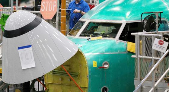 Nem csak egy ajtó a baj: egyre mélyebbre süllyed a Boeing