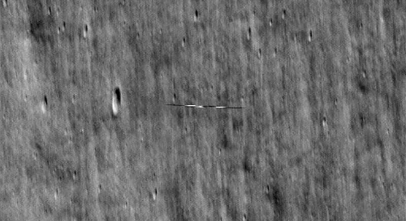 Felvételen a mesterséges objektum, ami elrepült a Hold előtt