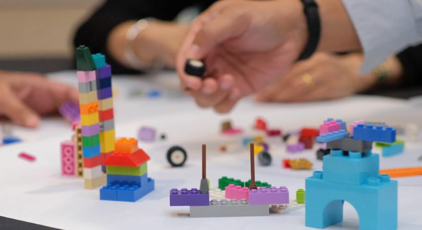 LEGO dekor: mutatjuk a meglepően elegáns és ízléses színes építőkocka dizájnokat