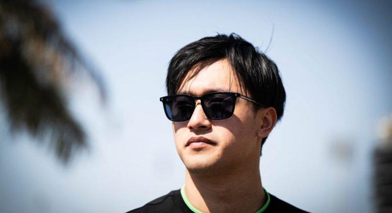Lelátóról F1-es autóba – Zhou hazai versenyére készül