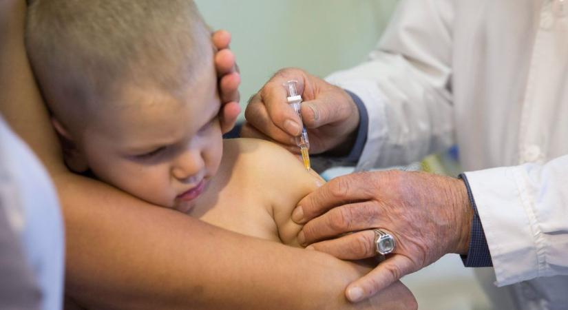 Egyre több gyermekorvost jelentenek fel, miután nem adtak védőoltás alóli mentesítést