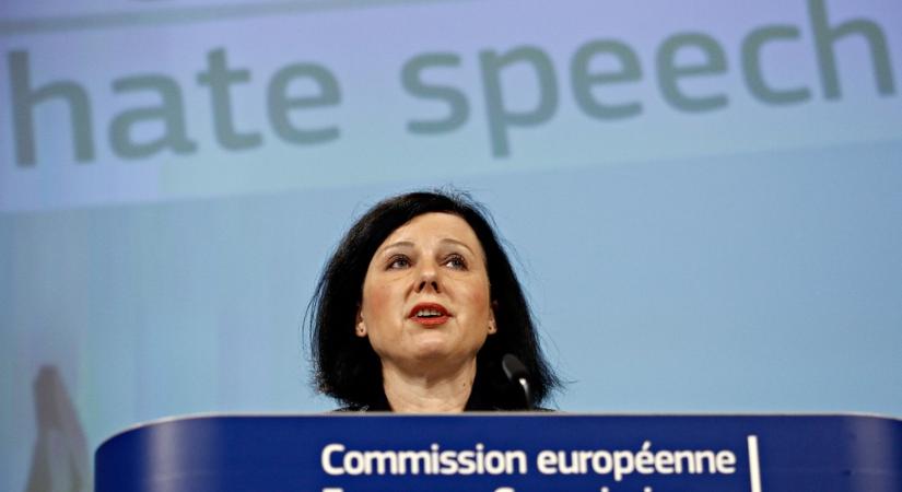 Az Európai Bizottság éppen a „demokrácia megerősítésére” készít tervet
