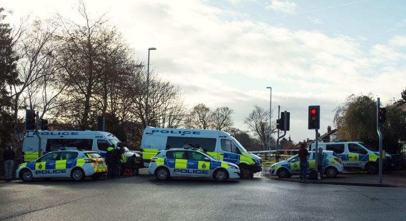 Felborult egy szurkolókat szállító busz Angliában, 17 ember megsérült