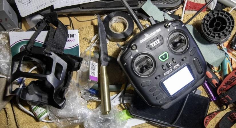 Harci bevetésre átalakított ukrán mezőgazdasági drónt találtak egy moszkvai irodában  videó