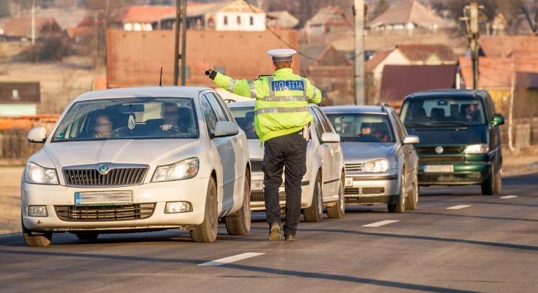 Négy óra alatt húsz jogosítványt függesztettek fel a közlekedésrendészek